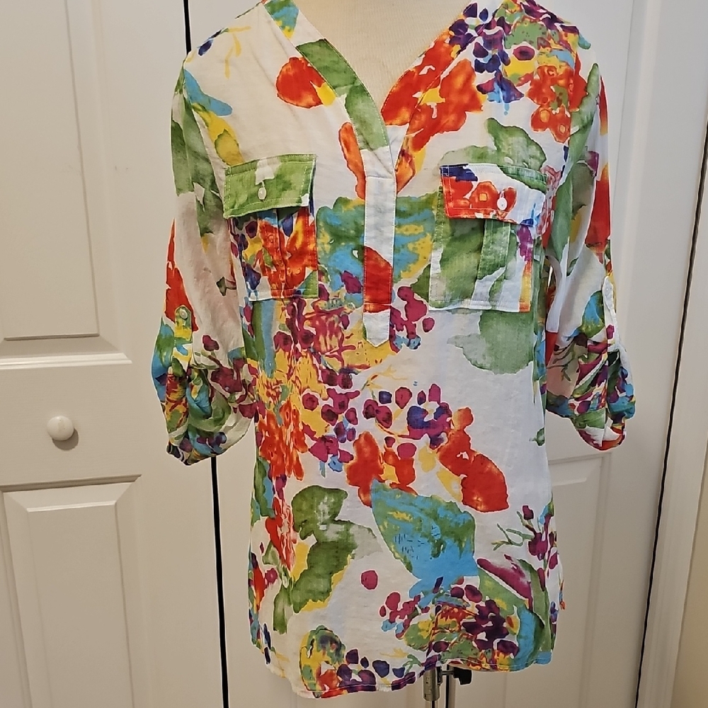 Island Republic Colorful Floral Blouse. Henley, Tab Sleeves Chest Pockets Meduim
